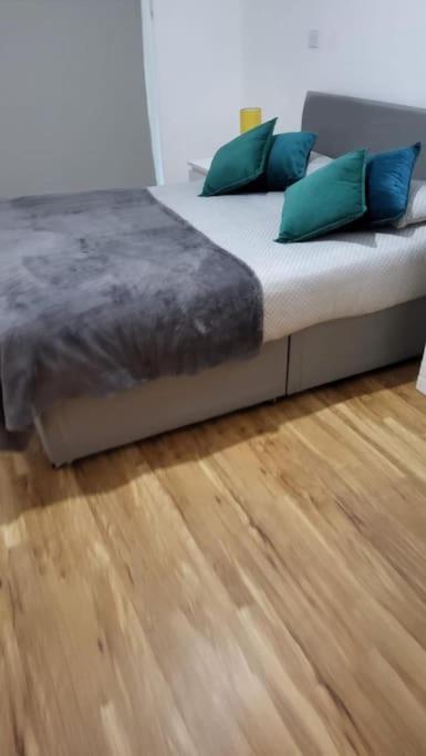 Gillingham One Apartman Kültér fotó